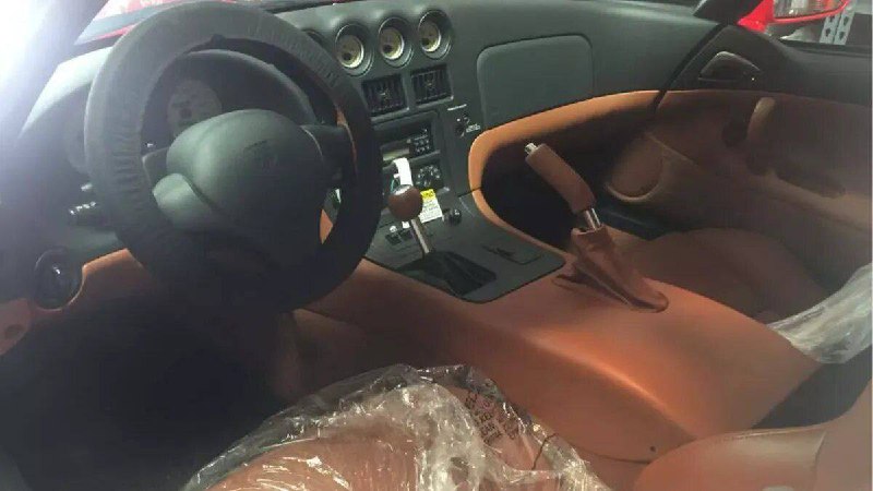 Редкий спорткар: 23-летний Dodge Viper в идеальном состоянии