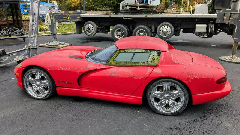 Редкий спорткар: 23-летний Dodge Viper в идеальном состоянии