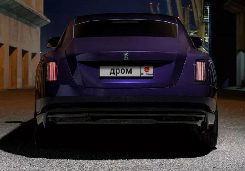 Rolls-Royce представляет мощнейшее электрокупе Spectre Black Badge