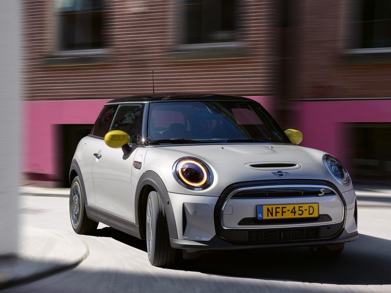 Переход MINI на задний привод: к чему готовится рынок?