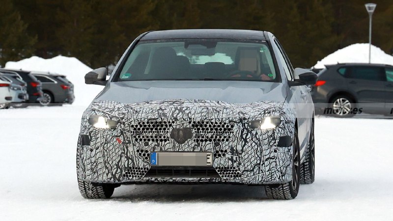 Планы Mercedes-Benz до 2027 года: новые модели и электрификация