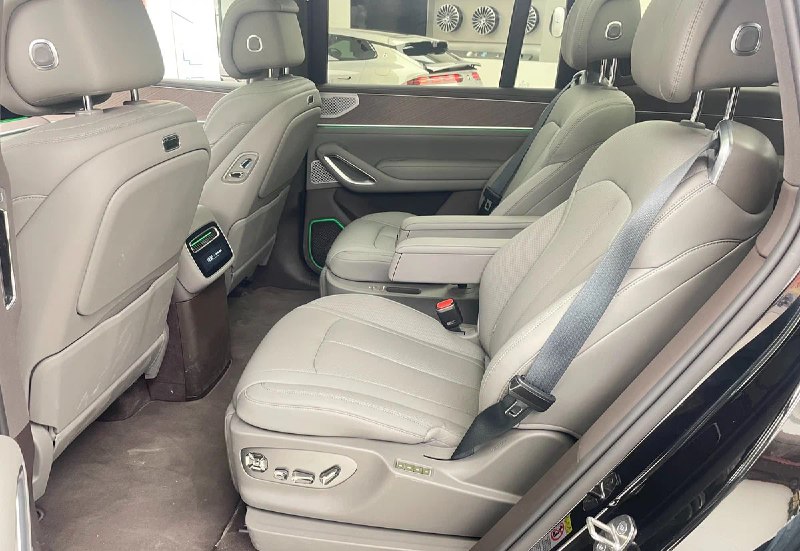 Запуск продаж нового кроссовера Denza N9 от BYD в Китае