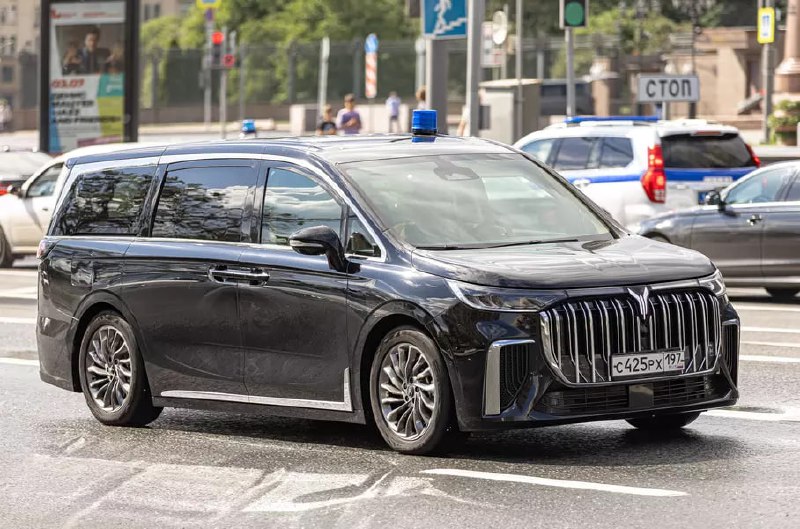 Премьера нового седана Hongqi H9 в России