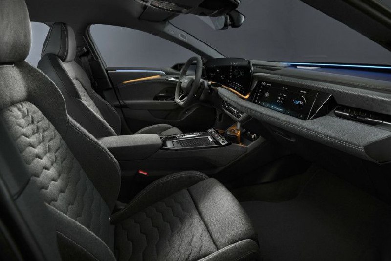 Mercedes-Benz и Audi обновят дизайны своих интерьеров