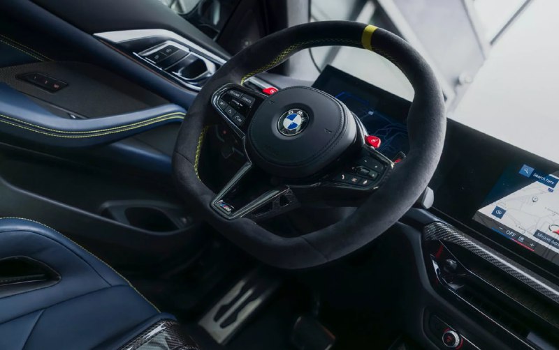 BMW представляет лимитированную версию M4 в честь Валентино Росси