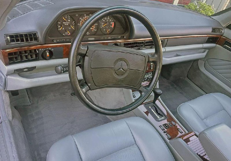 Элитное купе Mercedes-Benz 560SEC: классика 1990 года