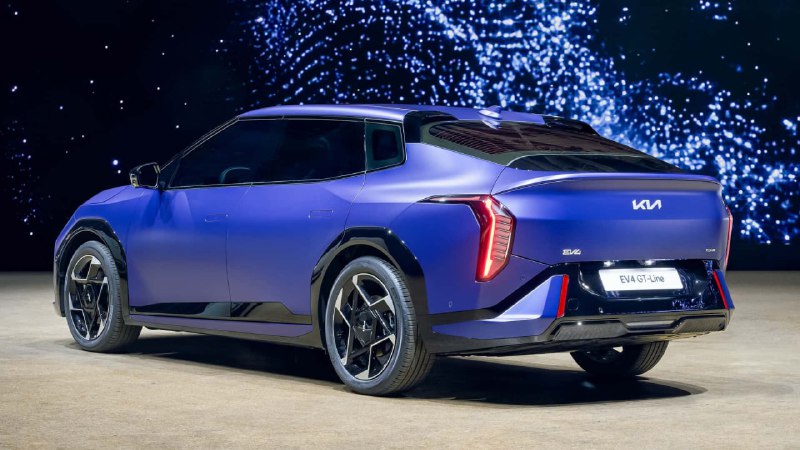 Новые электромобили Kia: кросс-седан и хэтчбек EV4