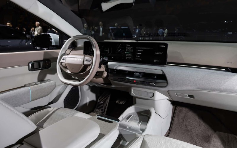 Новые электромобили Kia: кросс-седан и хэтчбек EV4