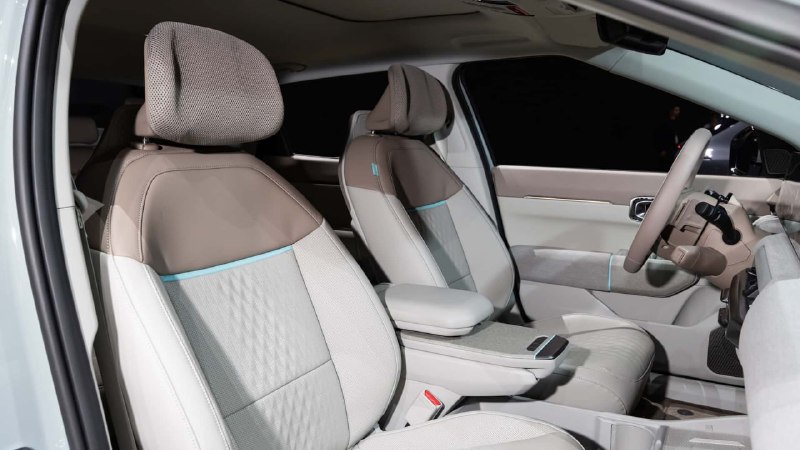 Новые электромобили Kia: кросс-седан и хэтчбек EV4