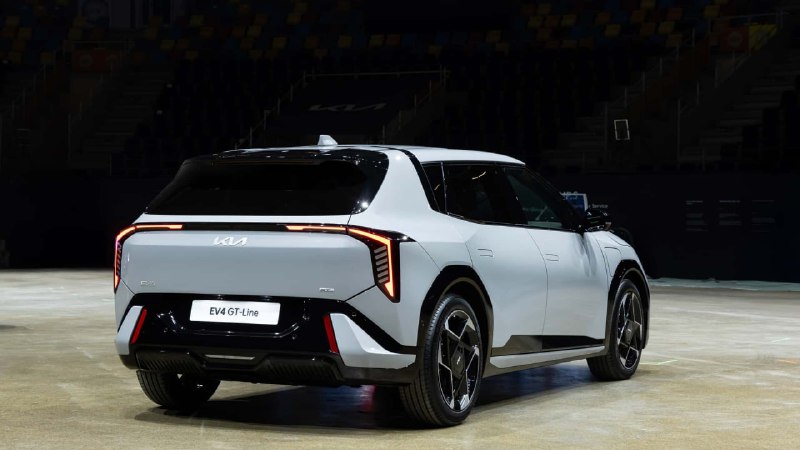 Новые электромобили Kia: кросс-седан и хэтчбек EV4