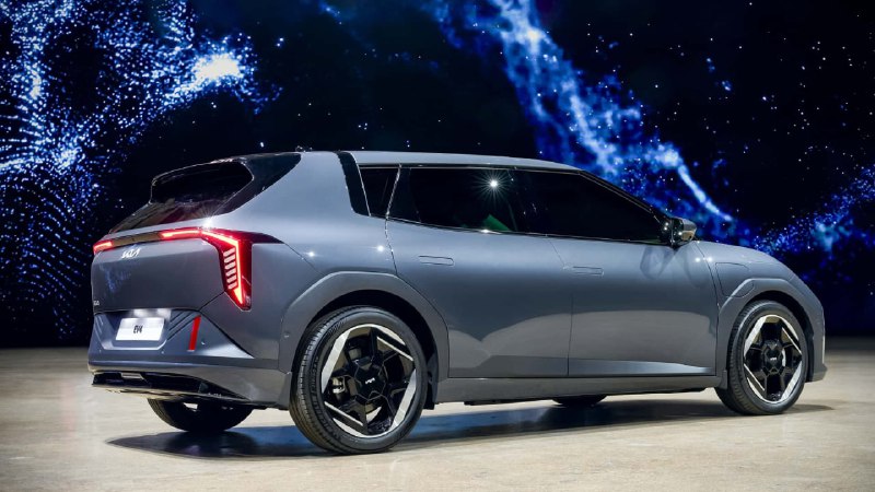 Новые электромобили Kia: кросс-седан и хэтчбек EV4