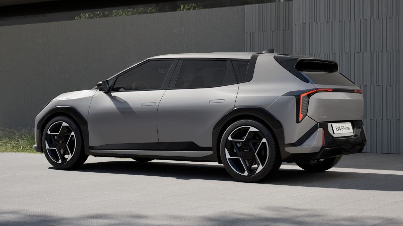 Новый электрический автомобиль Kia EV4: альтернатива Tesla Model 3?
