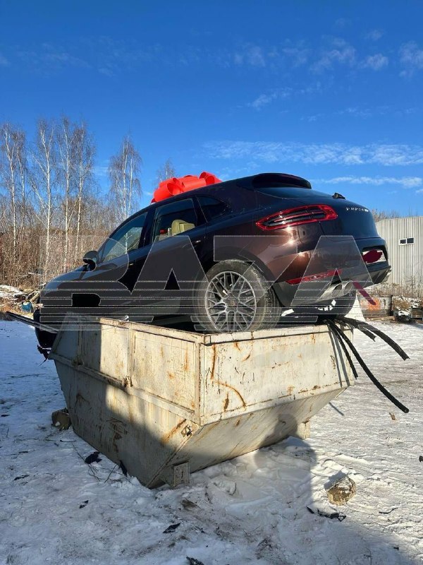 Битый Порше стал городской сенсацией