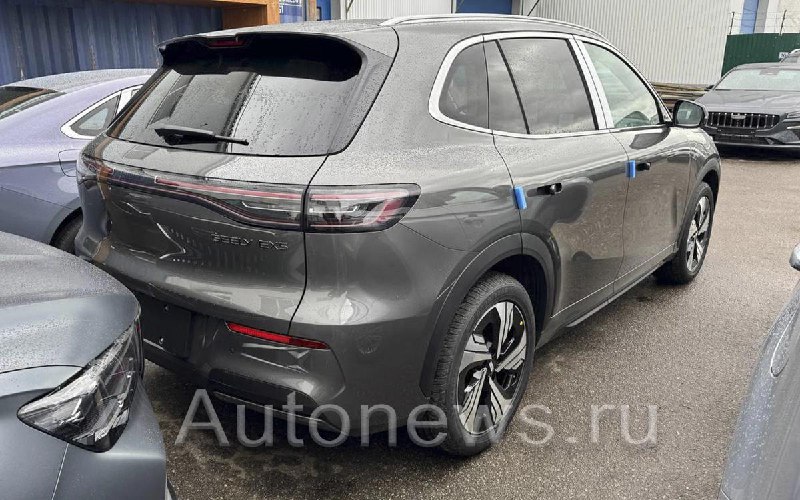 Предпремьерный обзор электрического кроссовера Geely EX5 в России