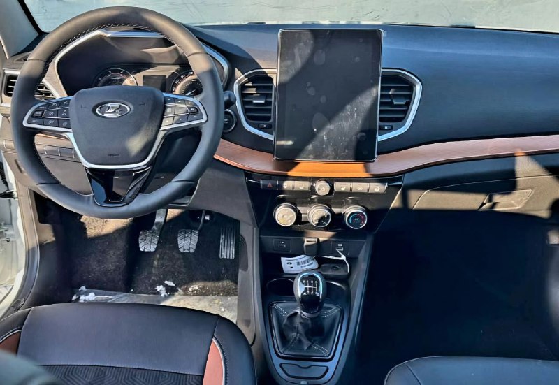 Новая версия LADA Vesta с 6-ступенчатой механикой: подробности и цены