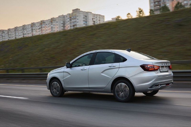Новая версия LADA Vesta с 6-ступенчатой механикой: подробности и цены