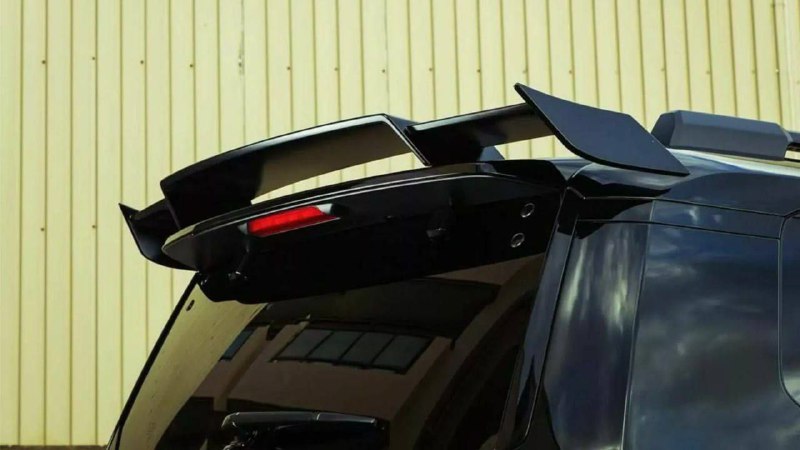 Новый Toyota Land Cruiser Prado: Внедорожные возможности и агрессивный дизайн
