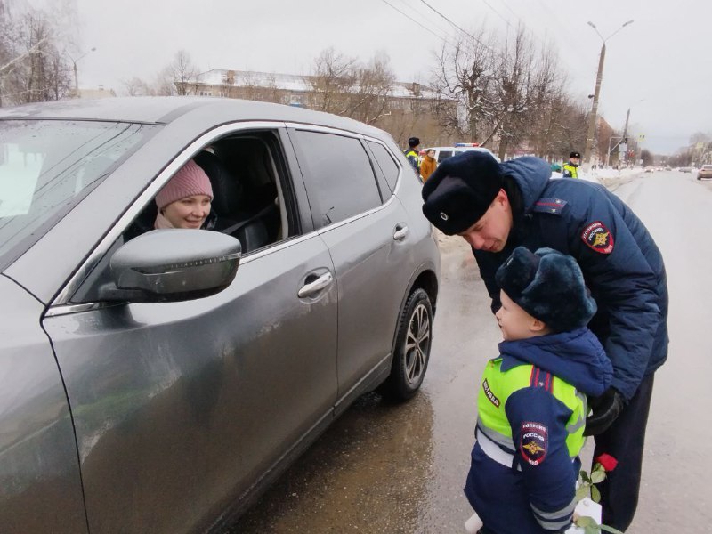С праздником 8 Марта: Госавтоинспекция поздравляет женщин