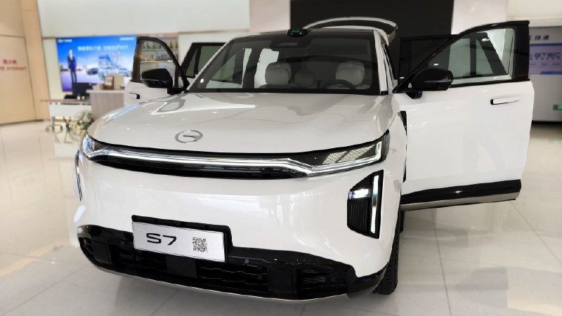 Запуск продаж гибридного кроссовера GAC S7 в Китае