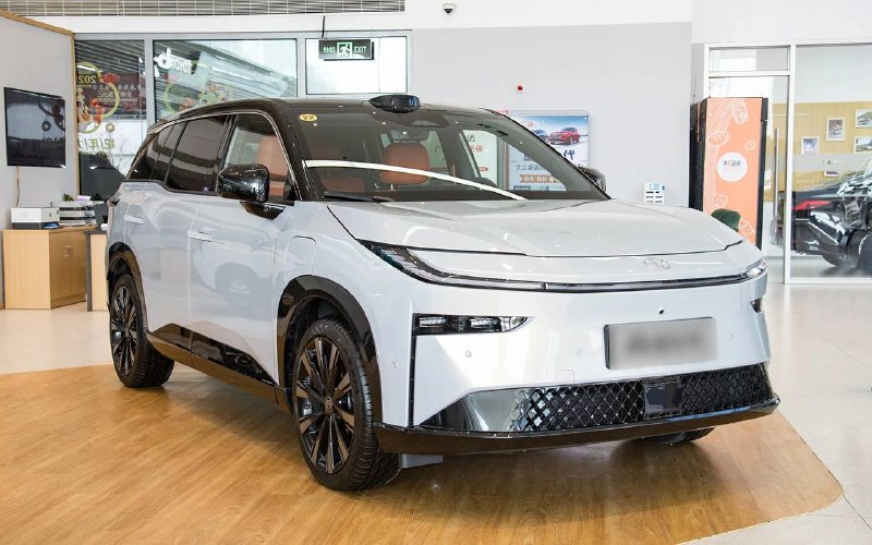 Обзор нового кроссовера Toyota bZ3X: старт продаж в Китае