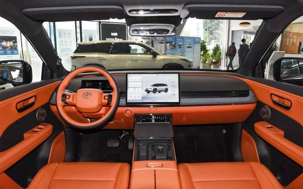 Обзор нового кроссовера Toyota bZ3X: старт продаж в Китае