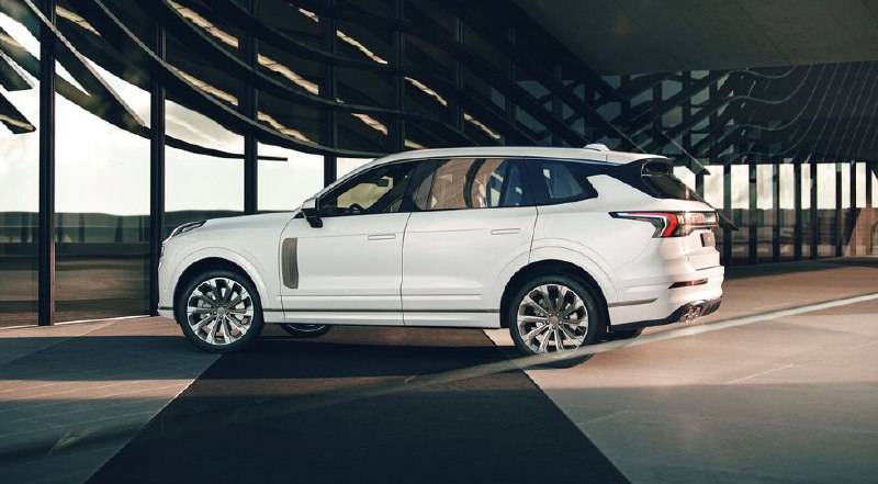 Новый кроссовер Lynk & Co 09 поступит в продажу в России