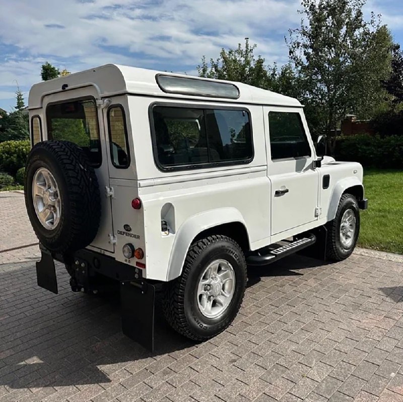 10-летний Land Rover Defender в отличном состоянии на продаже в России