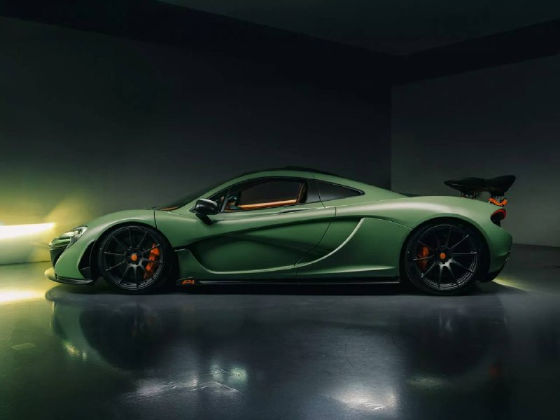 Уникальный McLaren P1 в матовом зеленом цвете выставлен на аукцион