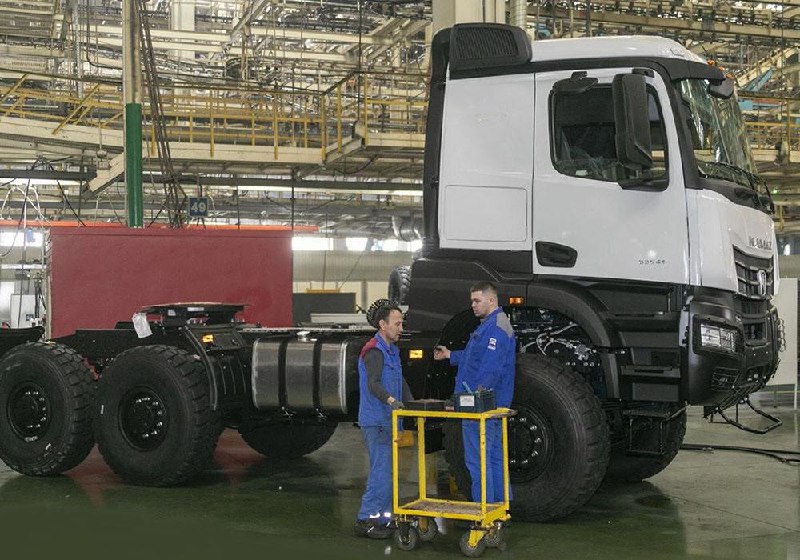 Новый седельный тягач КАМАЗ-65954 для бездорожья