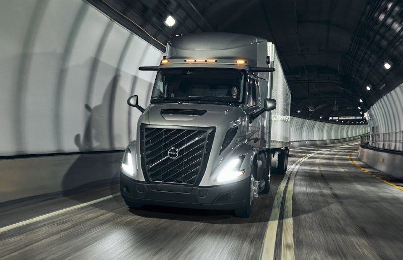 Новый тягач Volvo VNR: Эффективность и безопасность на дорогах