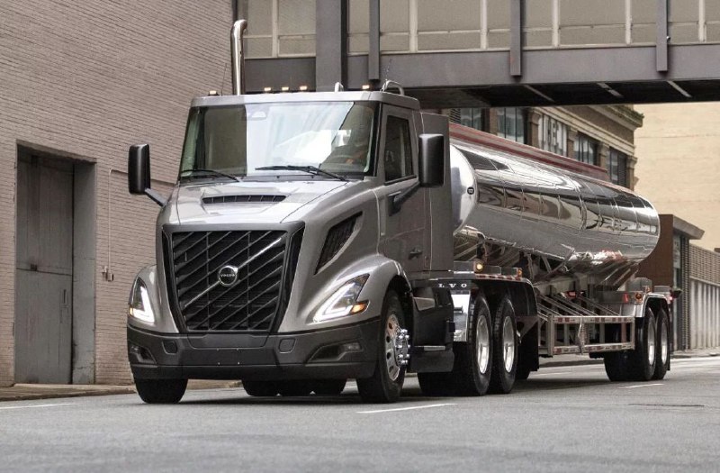 Новый тягач Volvo VNR: Эффективность и безопасность на дорогах