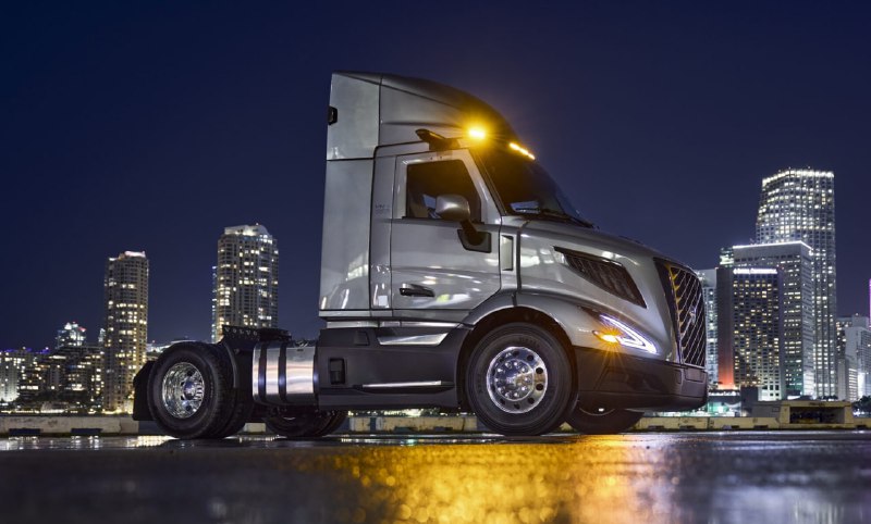 Новый тягач Volvo VNR: Эффективность и безопасность на дорогах