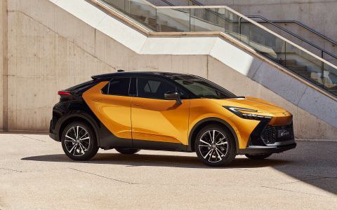 Toyota представляет новый электрический кроссовер C-HR+