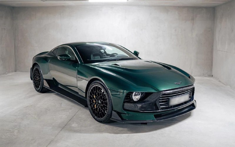 Российский дилер выставил на продажу уникальный суперкар Aston Martin Valour