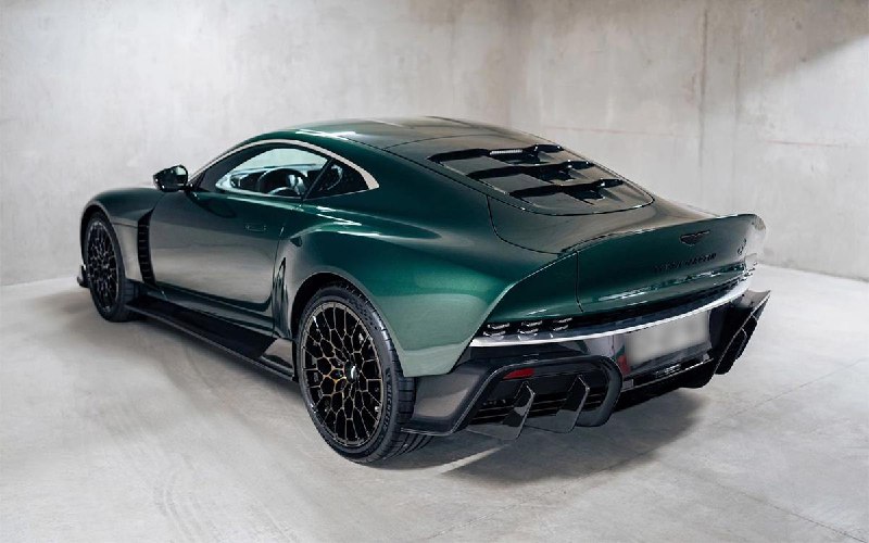 Российский дилер выставил на продажу уникальный суперкар Aston Martin Valour