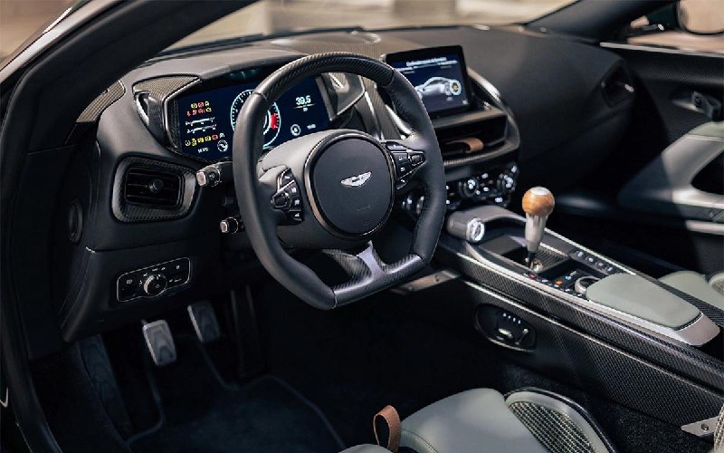 Российский дилер выставил на продажу уникальный суперкар Aston Martin Valour