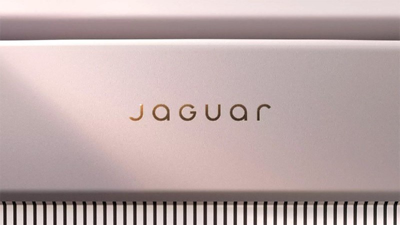 Jaguar продолжает электрификацию, игнорируя традиционных клиентов
