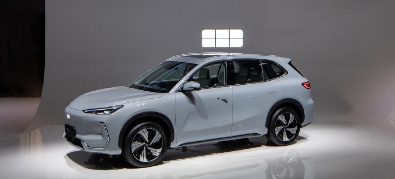 Кроссовер Geely EX5 2025 года теперь доступен в России