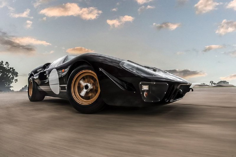Электрическая версия Ford GT40 с звучанием мотора V8