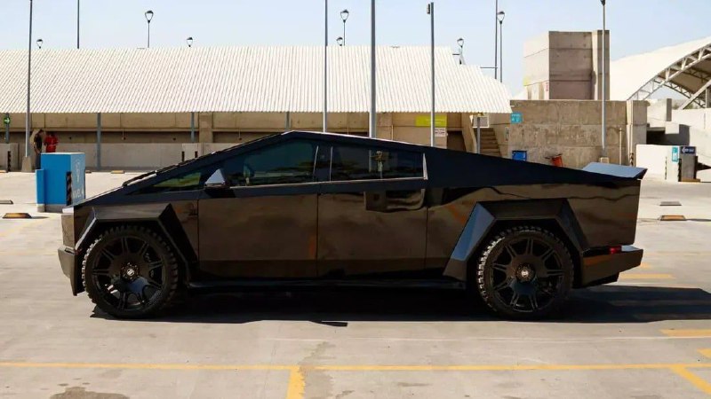 Уникальный тюнинг Cybertruck от мексиканцев