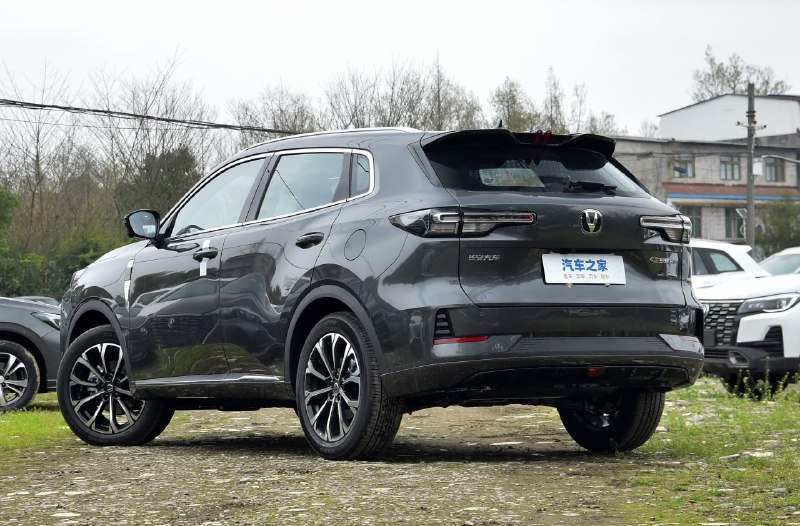 Новый гибридный кроссовер Changan CS55 Plus с мощностью 310 л.с.