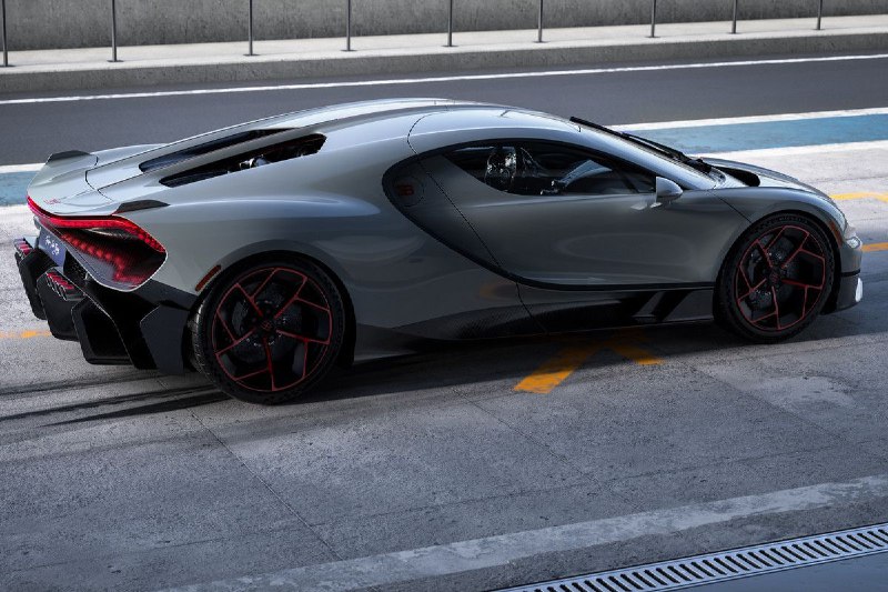 Bugatti представила новый гиперкар Tourbillon с пакетом Equipe Pur Sang