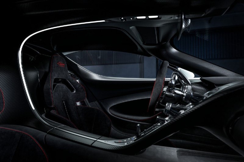 Bugatti представила новый гиперкар Tourbillon с пакетом Equipe Pur Sang