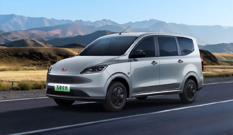 Новый гибридный электровэн Wuling Hongguang EREV: характеристика и цена