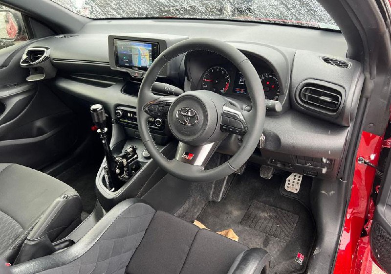 Сравнение Toyota GR Yaris и Suzuki Swift Sport: что выбрать?