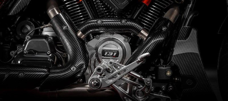 Новый мощный мотоцикл Harley: CVO Road Glide RR 2025