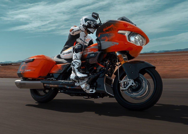 Новый мощный мотоцикл Harley: CVO Road Glide RR 2025
