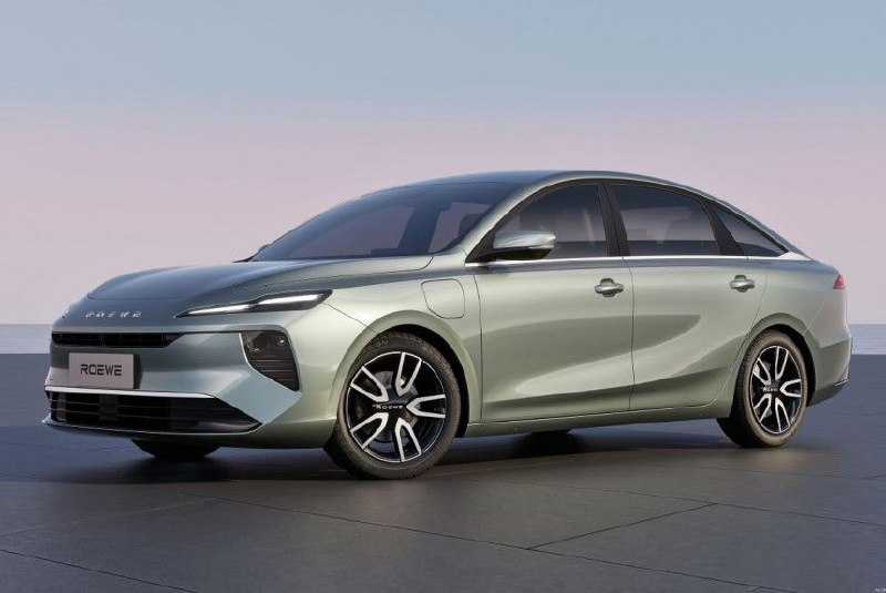 Дебют нового электрического седана Roewe D6