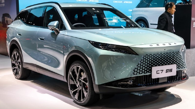 Автосалон в Бангкоке: новые модели Chery и неожиданные ситуации
