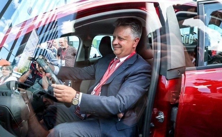 Президент АВТОВАЗа представляет новую LADA Aura